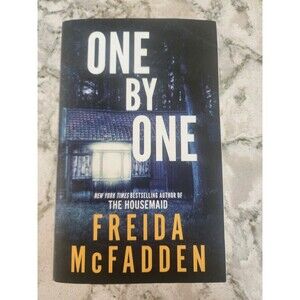 One By One - Frieda McFadden